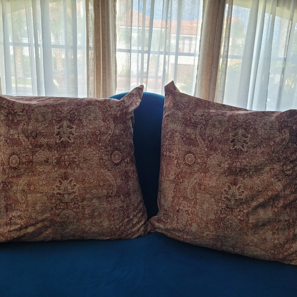 2 gorgeous pillow shams by Loloi. Shams only no inserts.36x36 inches each. - Picture 8 of 8